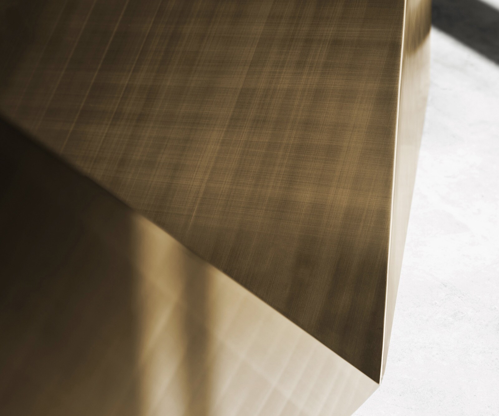 Esstisch Edge Oval 315x150 cm Keramik Emperador Extra Lucidato Dunkelbraun Prisma Metallic Gold 7
