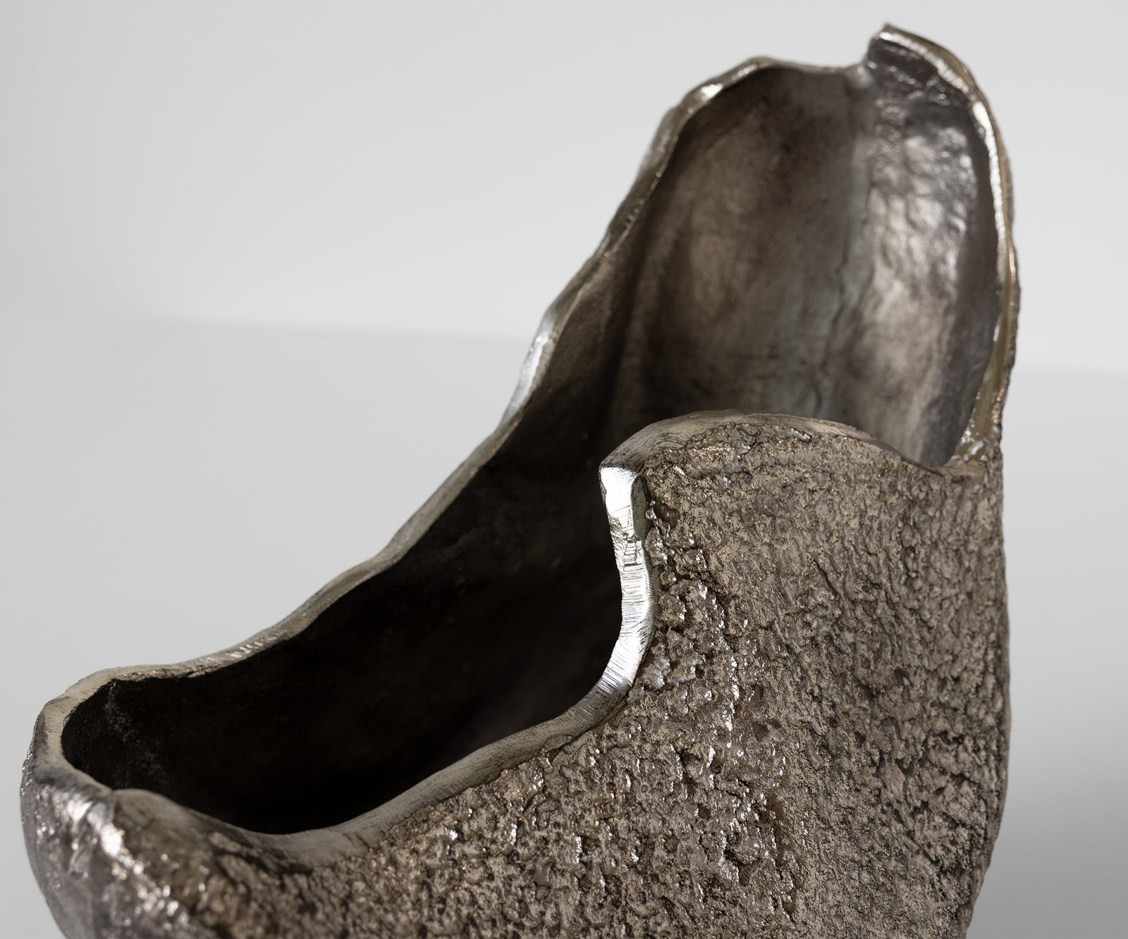 Vase Grotta B31 x T20 x H34 cm Aluminium Platin Handgemacht 3