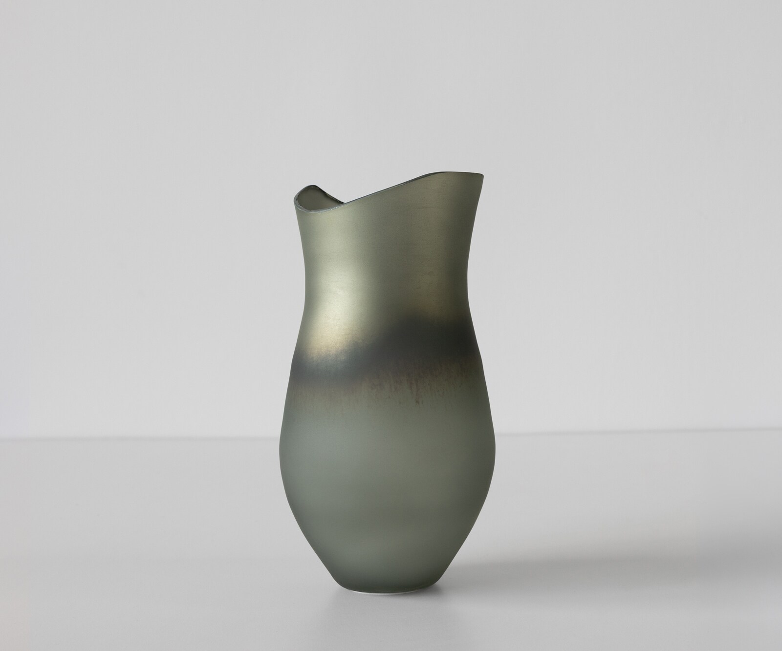 Vase Sinuo B16 x T16 x H30 cm Glas Aurora Mundgeblasen