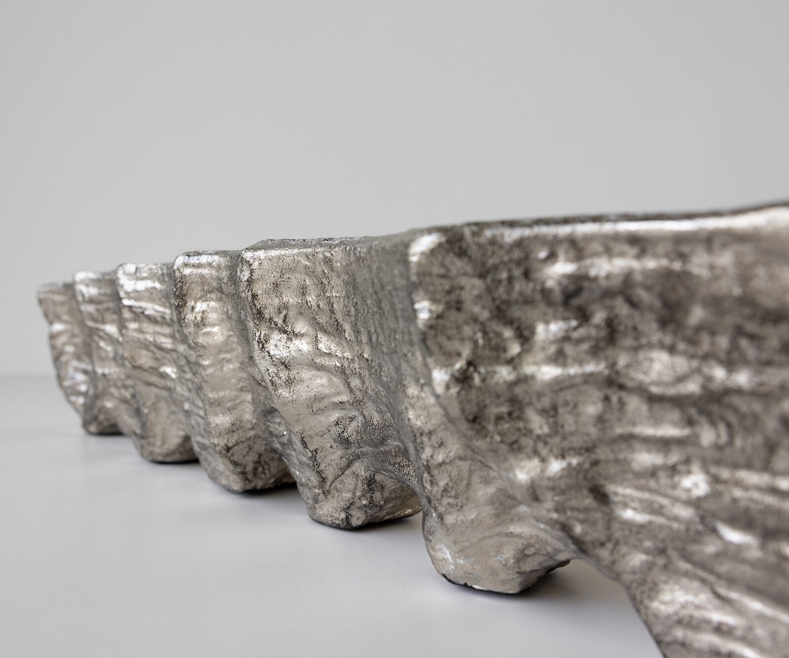 Schale Riffa B100 x T19 x H15 cm Aluminium Platin Opal Handgemacht 5