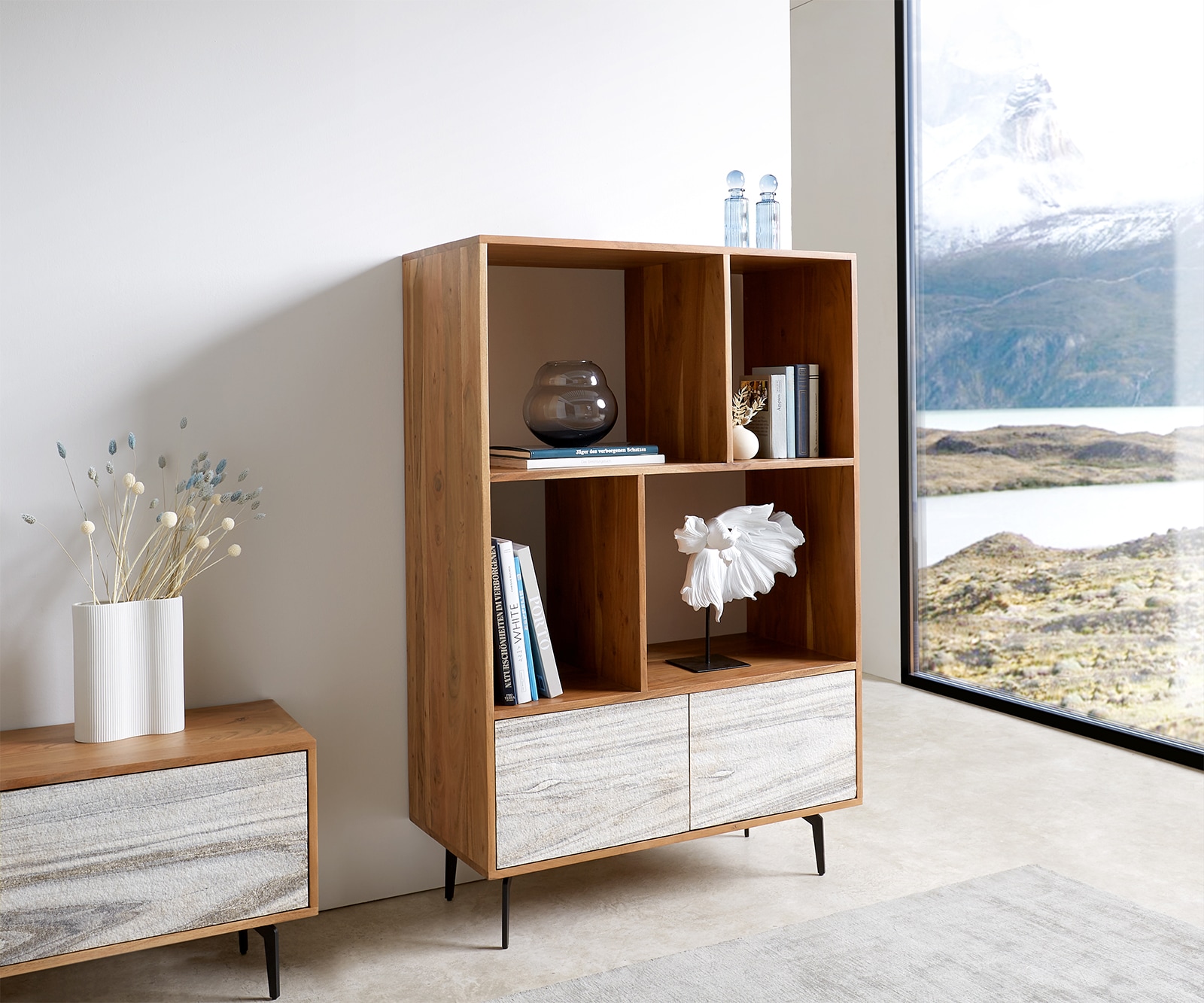 Highboard Kleo 90x130 cm Akazie Natur 2 Türen Winkelfuß Metall Schwarz Highboard Kleo 90x130 cm Akazie Natur 2 Türen Winkelfuß Metall Schwarz