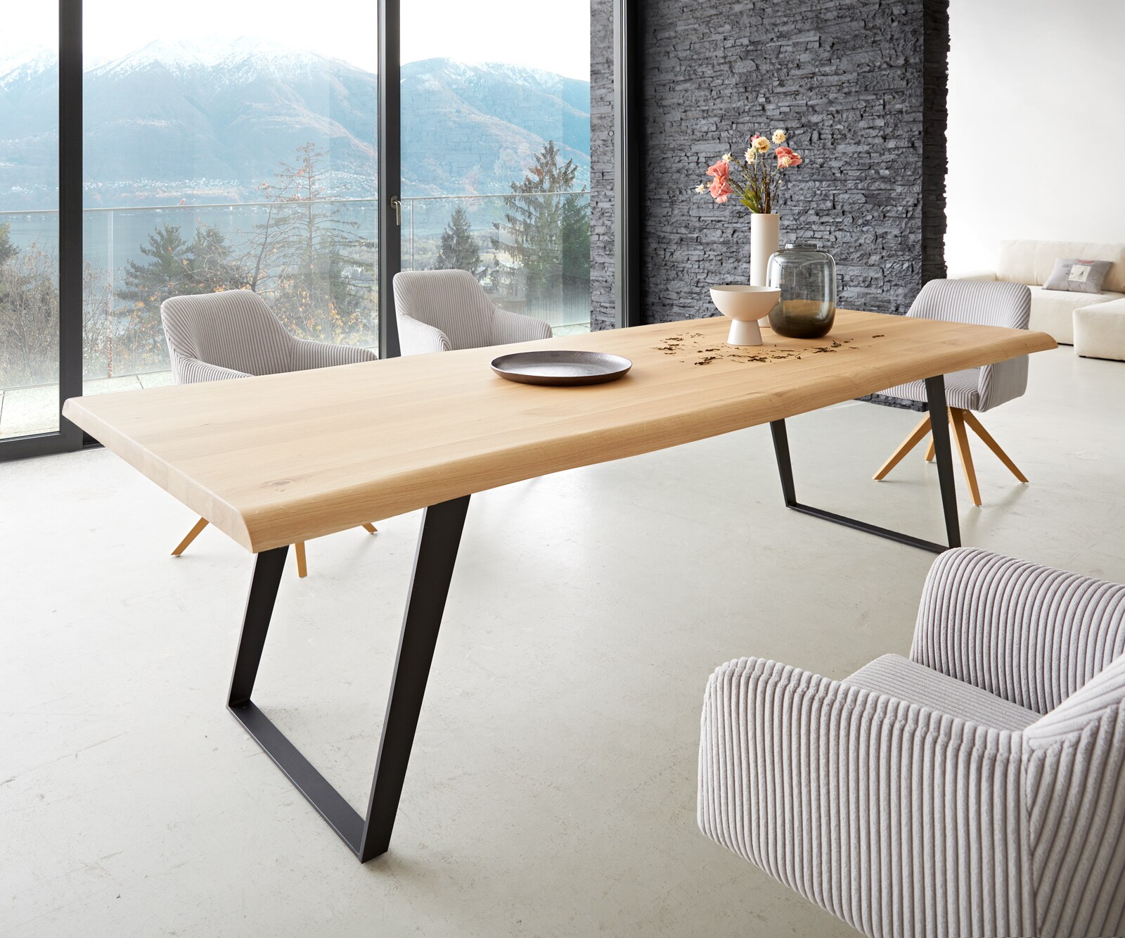 DELIFE Esstisch Edge 260x100 Eiche Natur Metall Schräg Schwarz Live-Edge