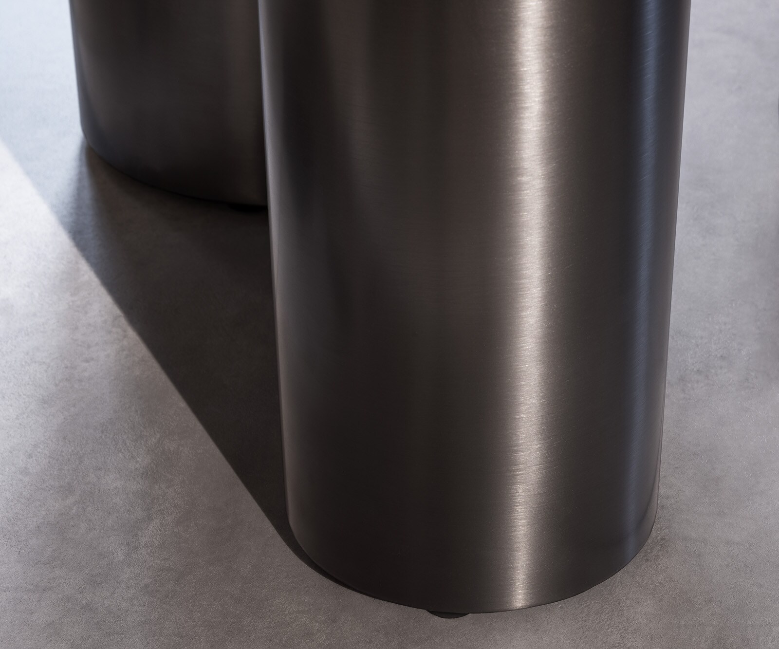 Esstisch Edge 300x100 Keramik Emperador Extra Lucidato Dunkelbraun Pilier Edelstahl Graphit 6