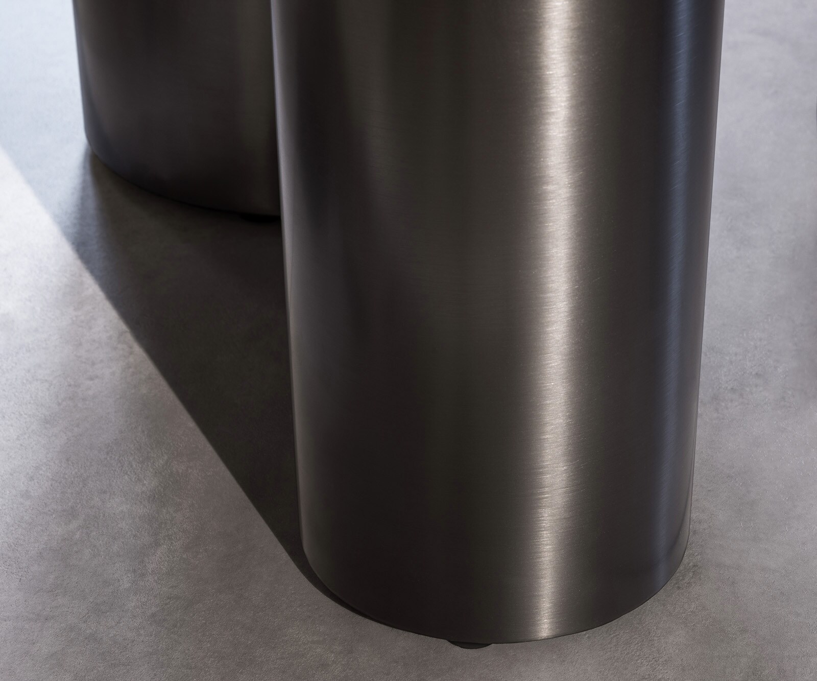 Esstisch Edge Oval 220x120 Keramik Laminam®Emperador Extra Lucidato Dunkelbraun Pilier Edelstahl Graphit 8
