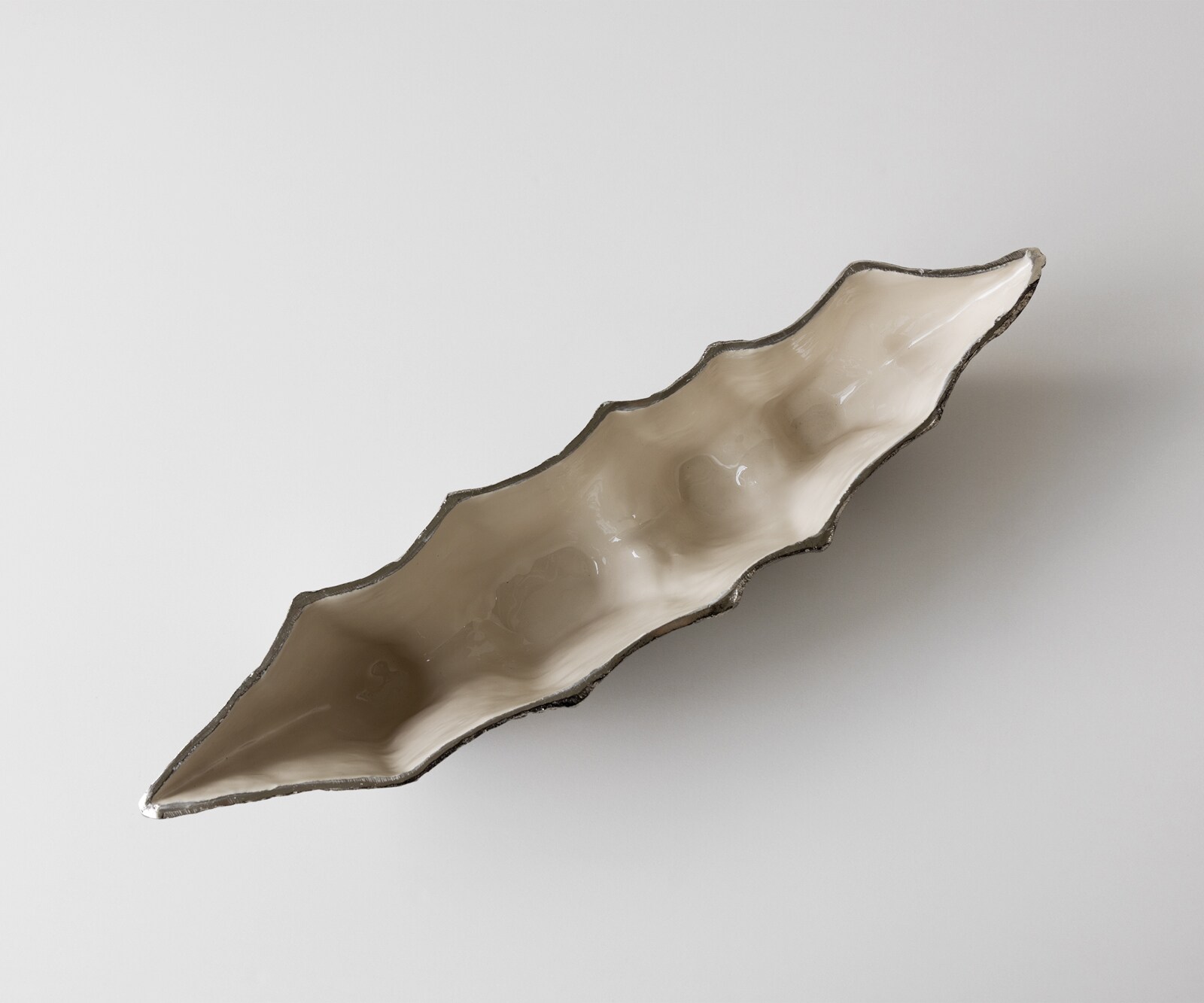 Schale Riffa B70 x T16 x H15 cm Aluminium Platin Opal Handgemacht 4