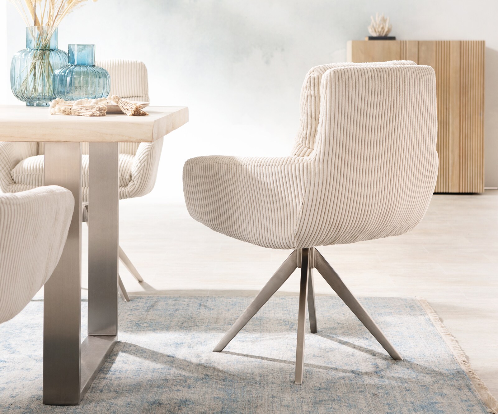 Esszimmerstuhl Abelia-Flex mit Armlehnen Cord Beige Kreuzgestell kantig Edelstahl 4