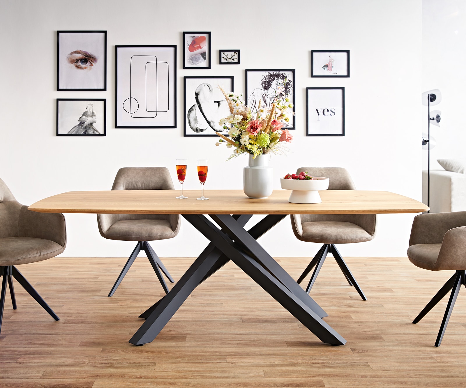 Esstisch Edge Boot 200x100x2,5-3 Eiche Natur Kreuzgestell Rechteck Schwarz Schweizer Kante 5