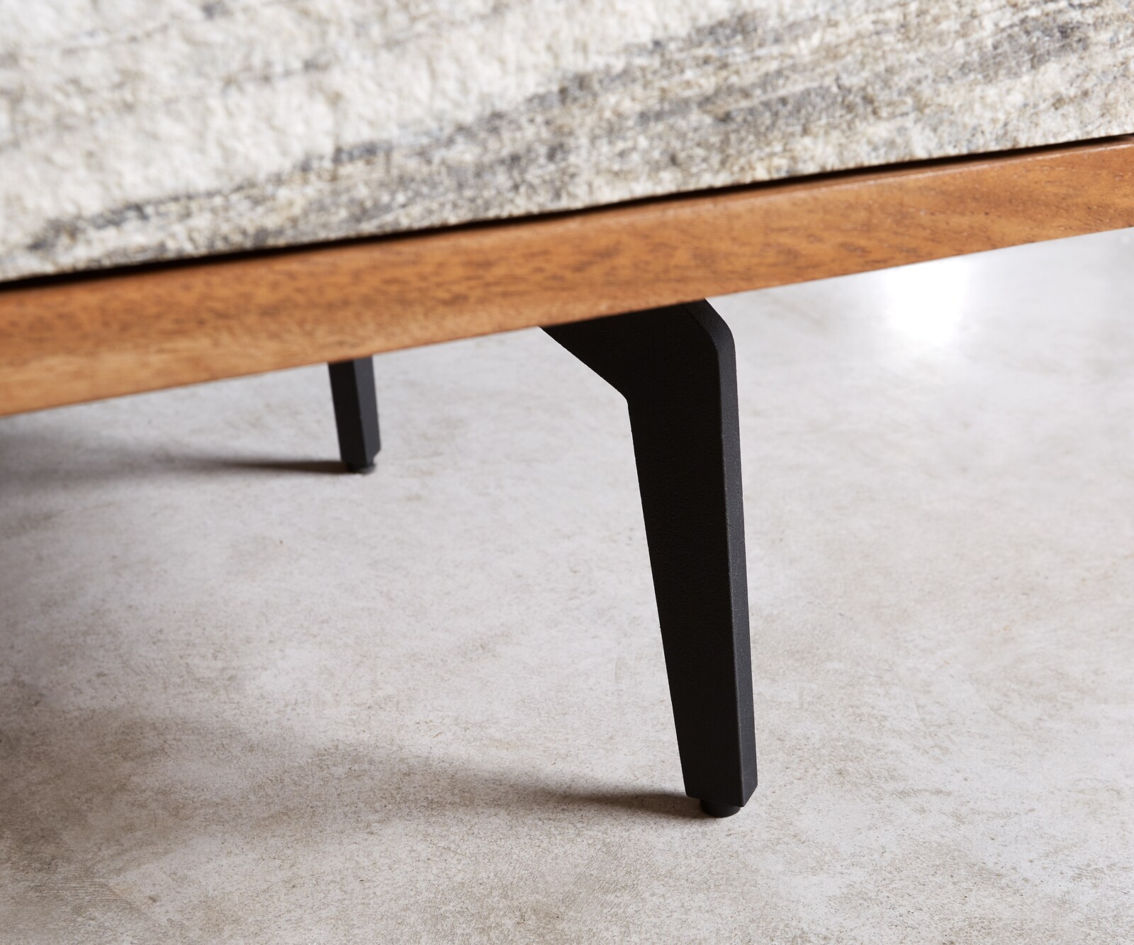 Couchtisch Kleo 115x60 cm Akazie Natur 4 Schübe Winkelfuß Metall Schwarz 5