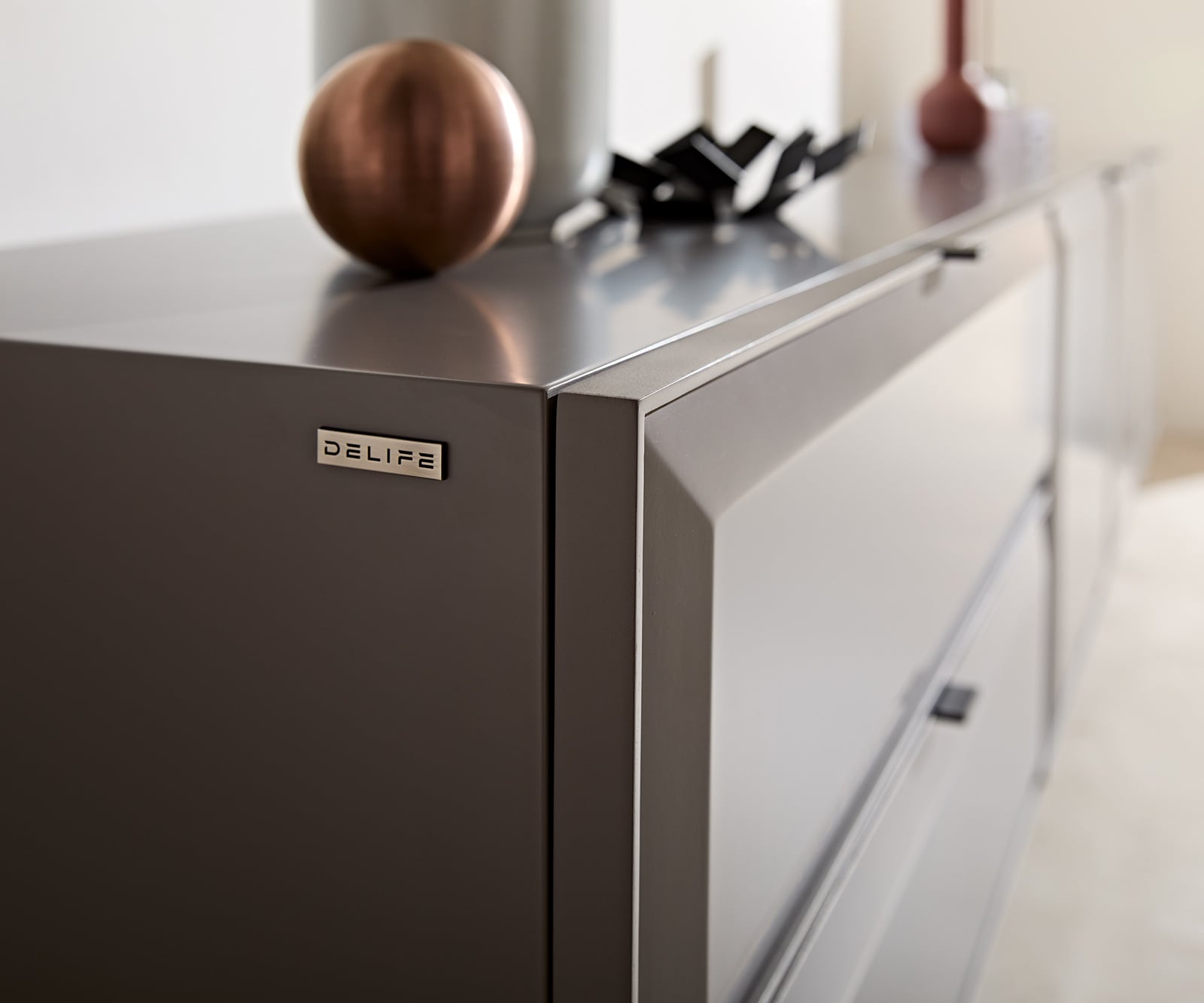 Lowboard Marellia 220 cm Grau 3 Türen 2 Schubfächer Winkelfuß Metall Schwarz 5 Lowboard Marellia 220 cm Grau 3 Türen 2 Schubfächer Winkelfuß Metall Schwarz 5