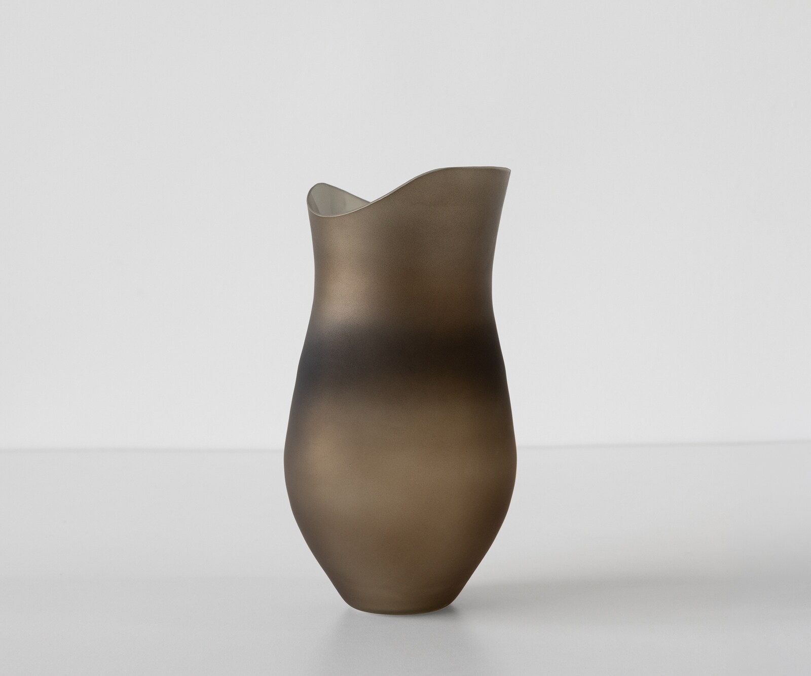 Vase Sinuo l16 x P16 x H30 cm Verre Aurum Soufflé à la bouche