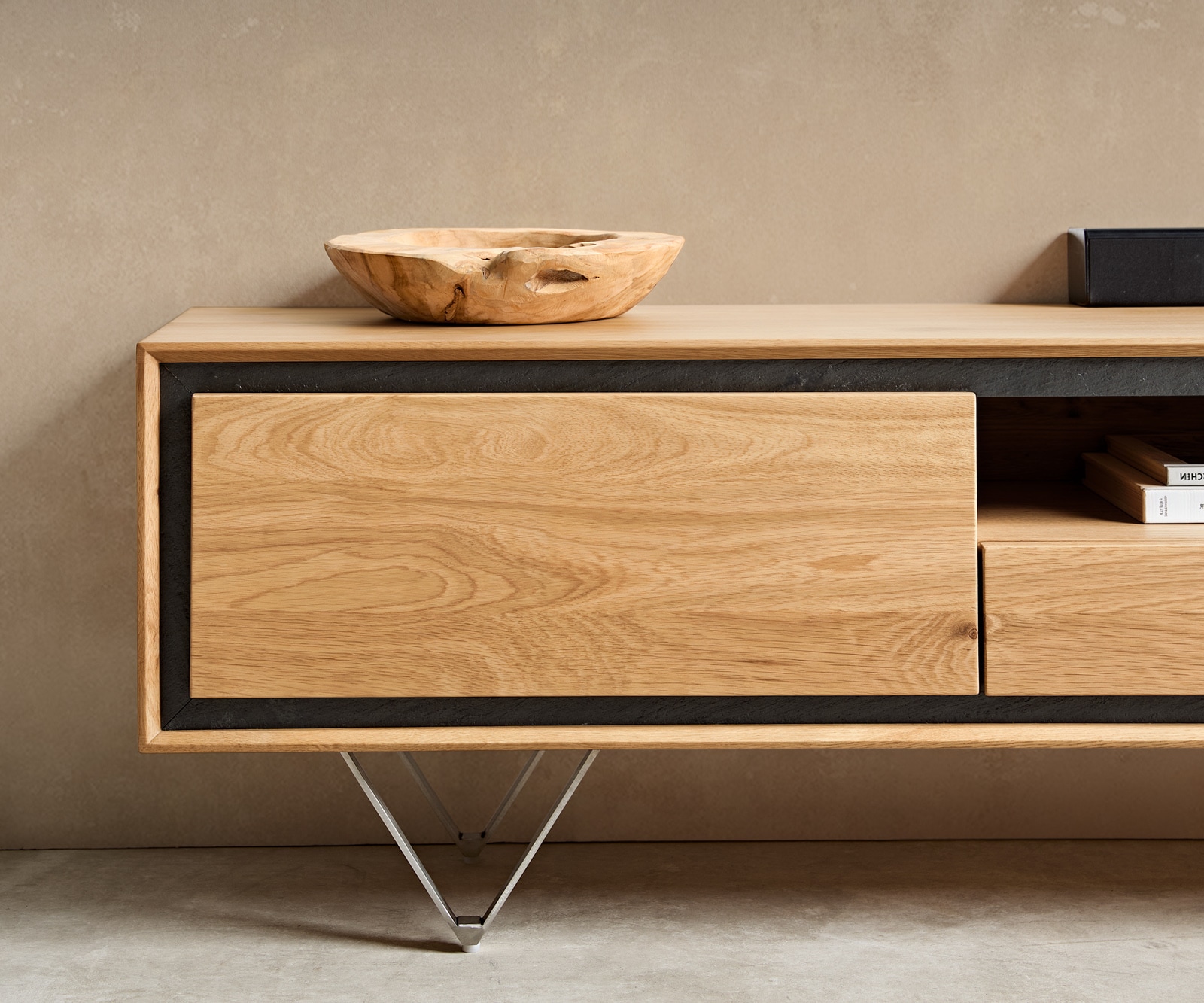 Lowboard Stonegrace 240 cm Eiche Natur 2 Türen 1 Fach 2 Schubladen Steinfurnier V-Fuß Edelstahl 6 Lowboard Stonegrace 240 cm Eiche Natur 2 Türen 1 Fach 2 Schubladen Steinfurnier V-Fuß Edelstahl 6