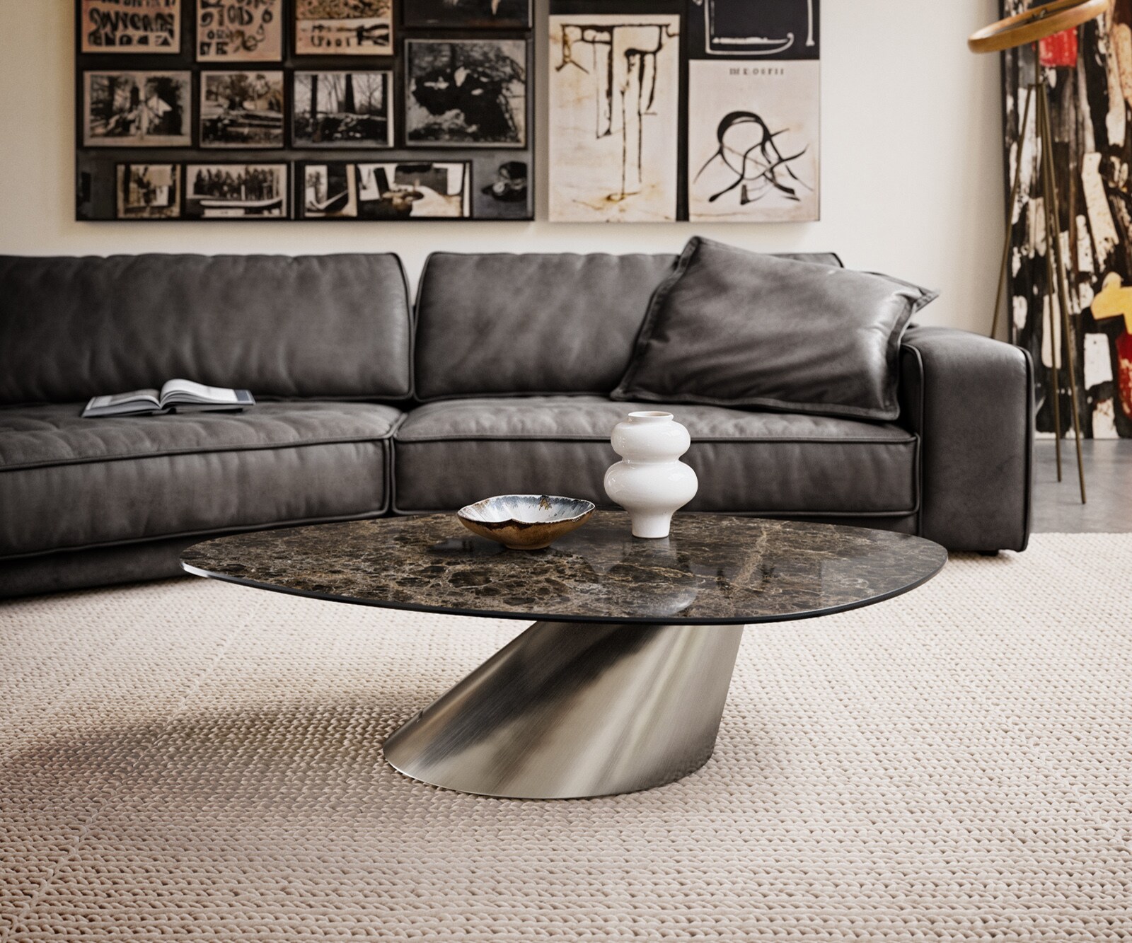 Couchtisch Edge Organisch 140x76 cm Keramik Emperador Extra Lucidato Dunkelbraun Conis Edelstahl gebürstet