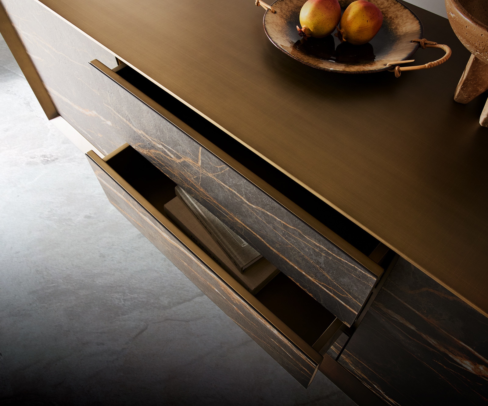 Sideboard Yori 200 cm Metallic Gold 2 Türen 3 Schubladen schwebend Metall Schwarz Keramik Laminam®Noir Desir Braun 5