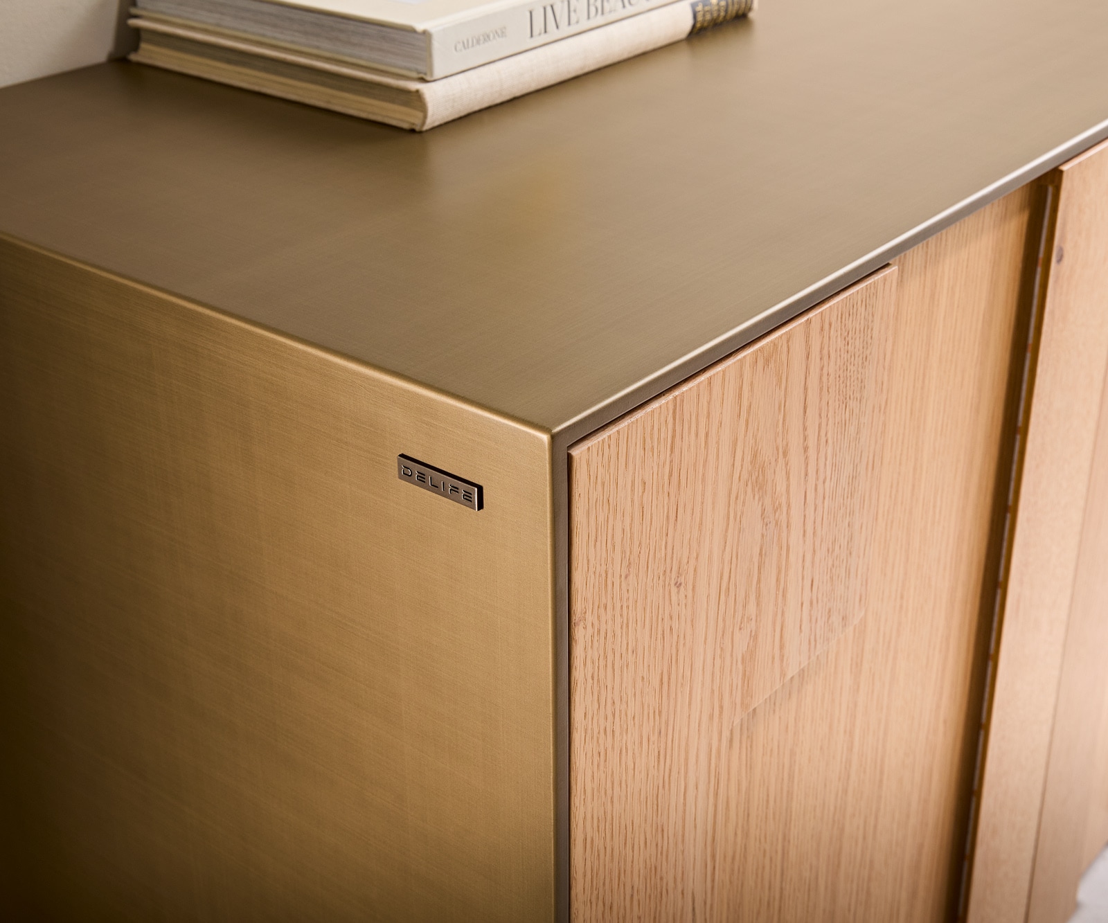 Sideboard Taka 200 cm Metallic Gold 4 Türen schwebend Metall Schwarz 4