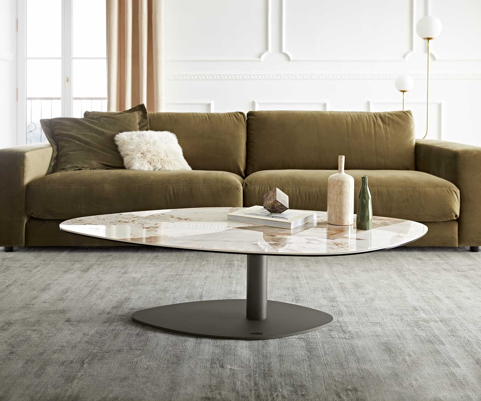 Couchtisch Vibana 140x80 cm Keramik Minas Melange Weiß-Beige Gestell Effektfinish Titan 1