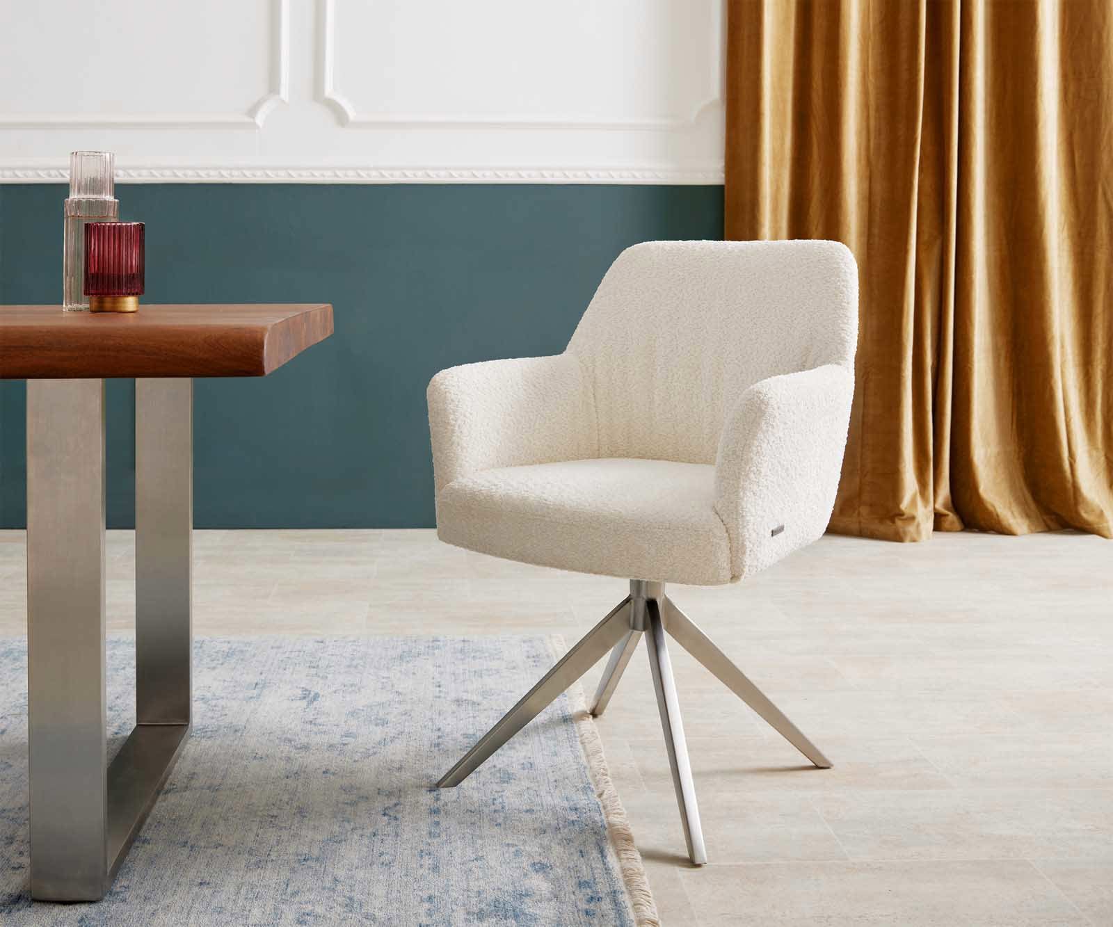 Drehstuhl Xana-Flex mit Armlehnen Bouclé Weiß Kreuzgestell breit Edelstahl 360° drehbar Taschenfederkern Drehstuhl Xana-Flex mit Armlehnen Bouclé Weiß Kreuzgestell breit Edelstahl 360° drehbar Taschenfederkern