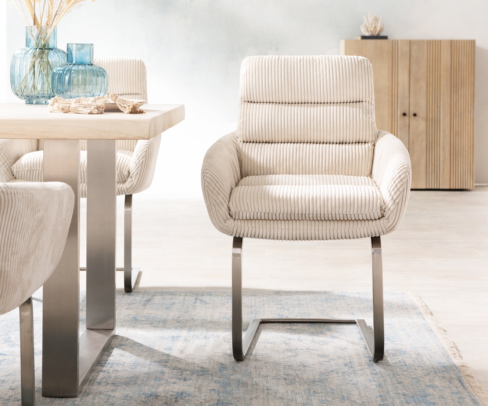 Freischwinger Abelia-Flex mit Armlehnen Cord Beige Freischwinger flach Edelstahl 1