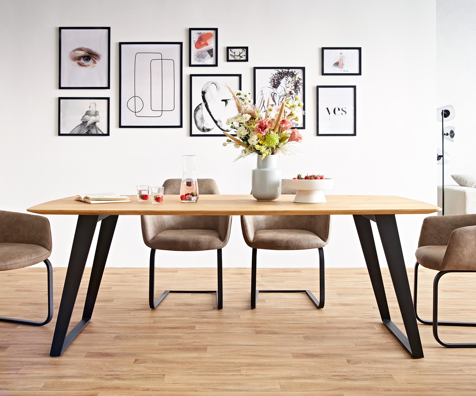 Esstisch Edge Boot 200x100x2,5-3 Eiche Natur Metall Schräg Schwarz Schweizer Kante 3 Esstisch Edge Boot 200x100x2,5-3 Eiche Natur Metall Schräg Schwarz Schweizer Kante 3