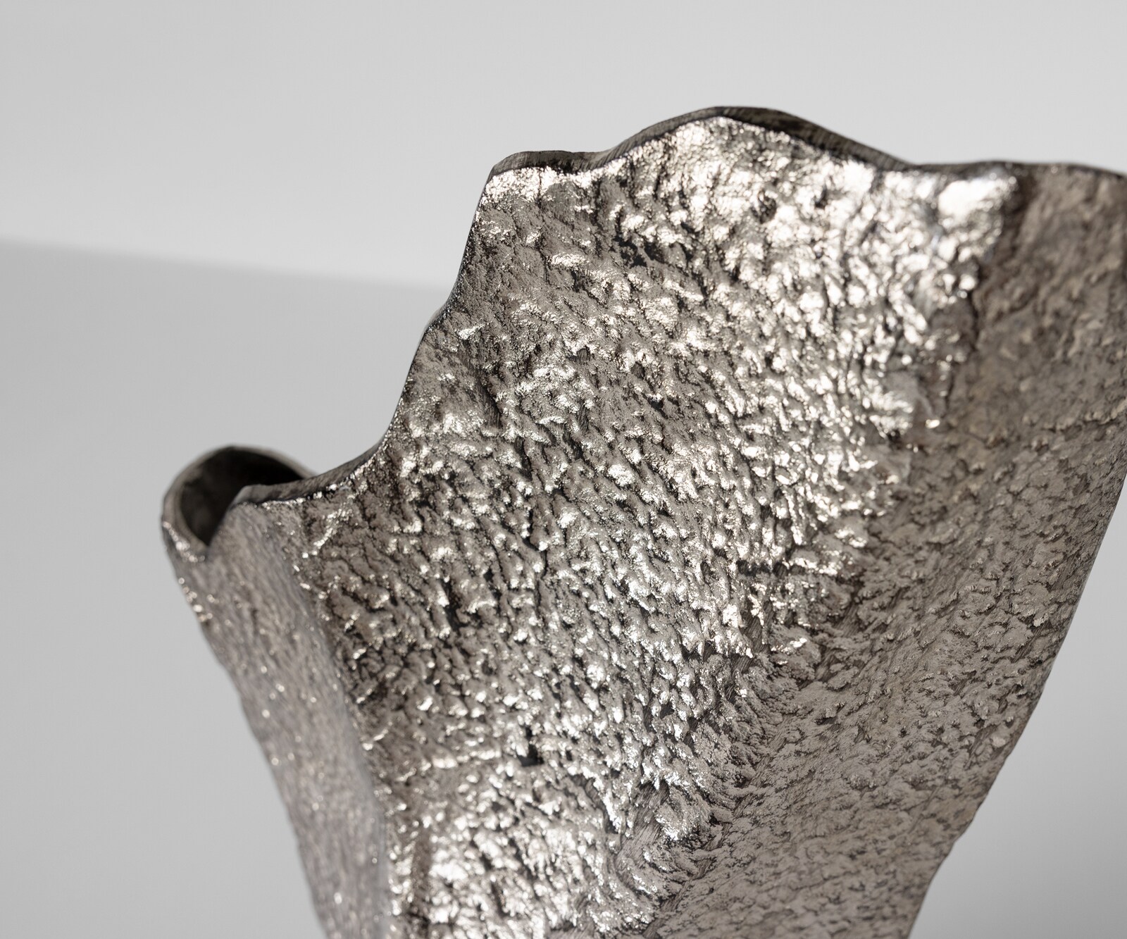 Vase Cavira B29 x T16 x H48 cm Aluminium Platin Handgemacht 4