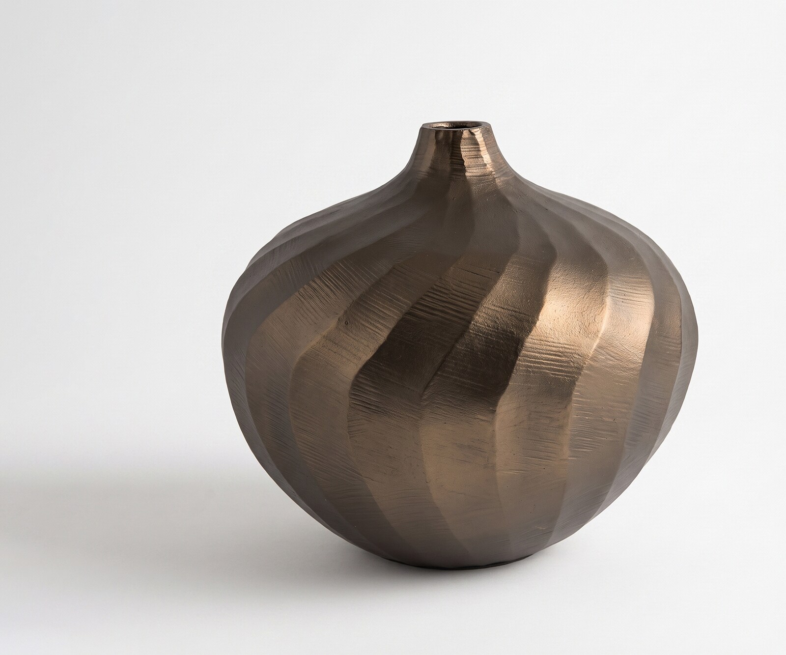 Vase Torvia l25 x P25 x H23 cm Aluminium Aurum Satin Fait main