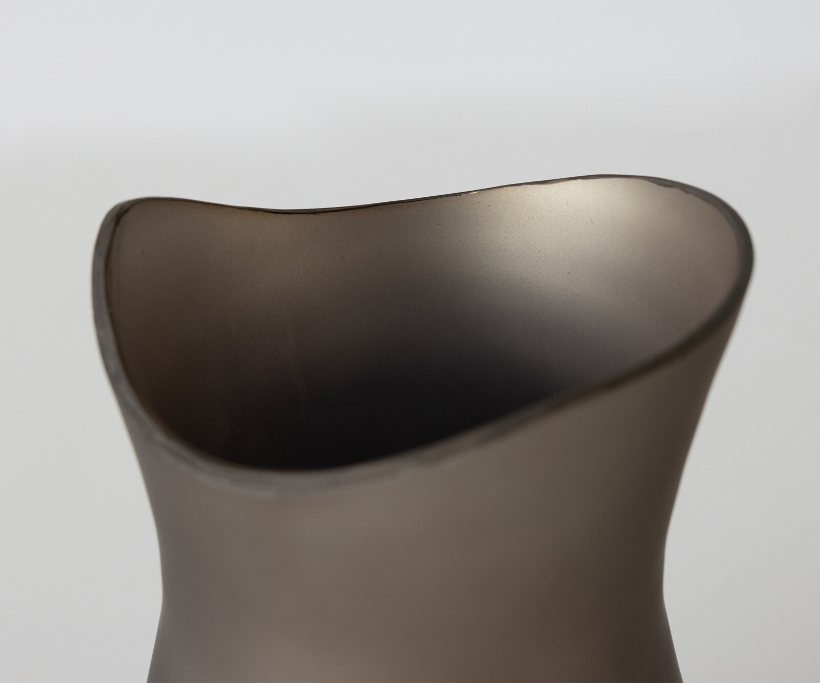 Vase Sinuo B16 x T16 x H30 cm Glas Opal Mundgeblasen 4
