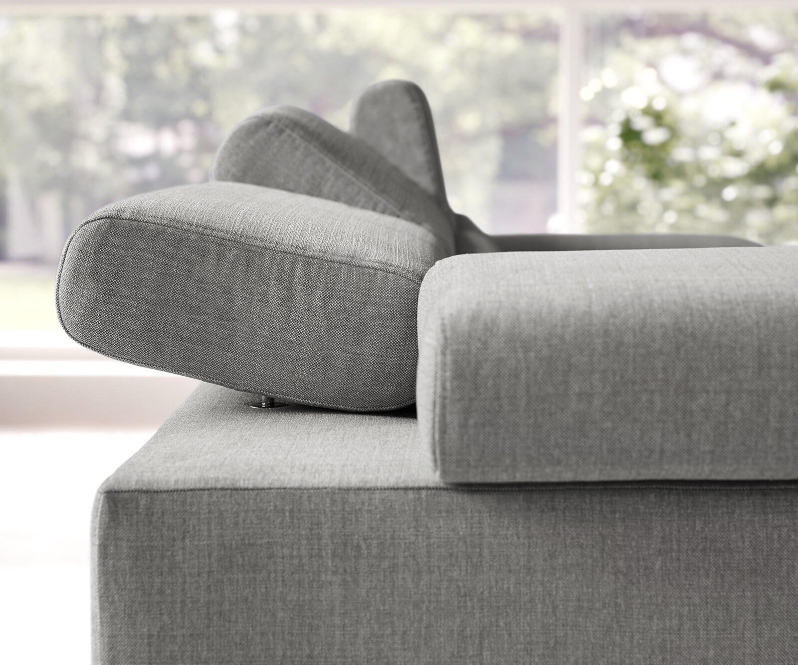 Ecksofa Floyd 300x230 Silbergrau Ottomane rechts Kopfteilverstellung by W. Schillig 4