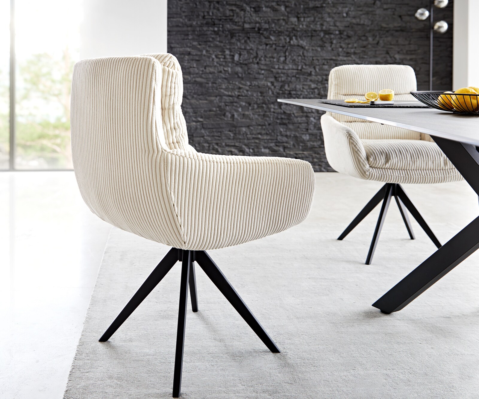 Esszimmerstuhl Abelia-Flex mit Armlehnen Cord Beige Kreuzgestell kantig Schwarz 4