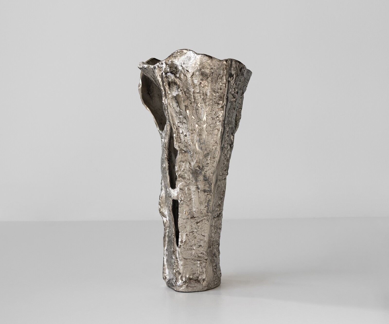 Vase Cortana B25 x T19 x H47 cm Aluminium Platin Handgemacht 2