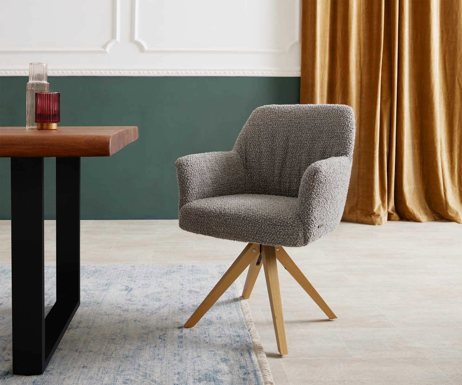 Drehstuhl Xana-Flex mit Armlehnen Bouclé Silbergrau Holzgestell kantig Natur 180° drehbar Taschenfederkern Drehstuhl Xana-Flex mit Armlehnen Bouclé Silbergrau Holzgestell kantig Natur 180° drehbar Taschenfederkern