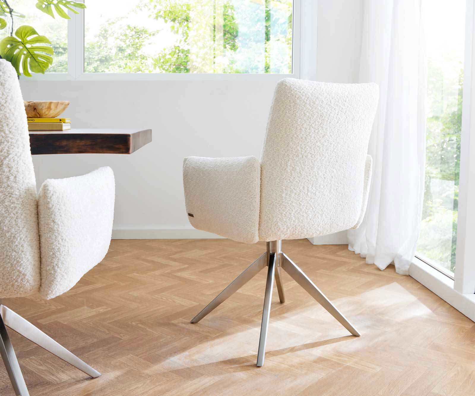 Drehstuhl Jova-Flex mit Armlehnen Bouclé Weiß Kreuzgestell breit Edelstahl 360° drehbar Taschenfederkern 4