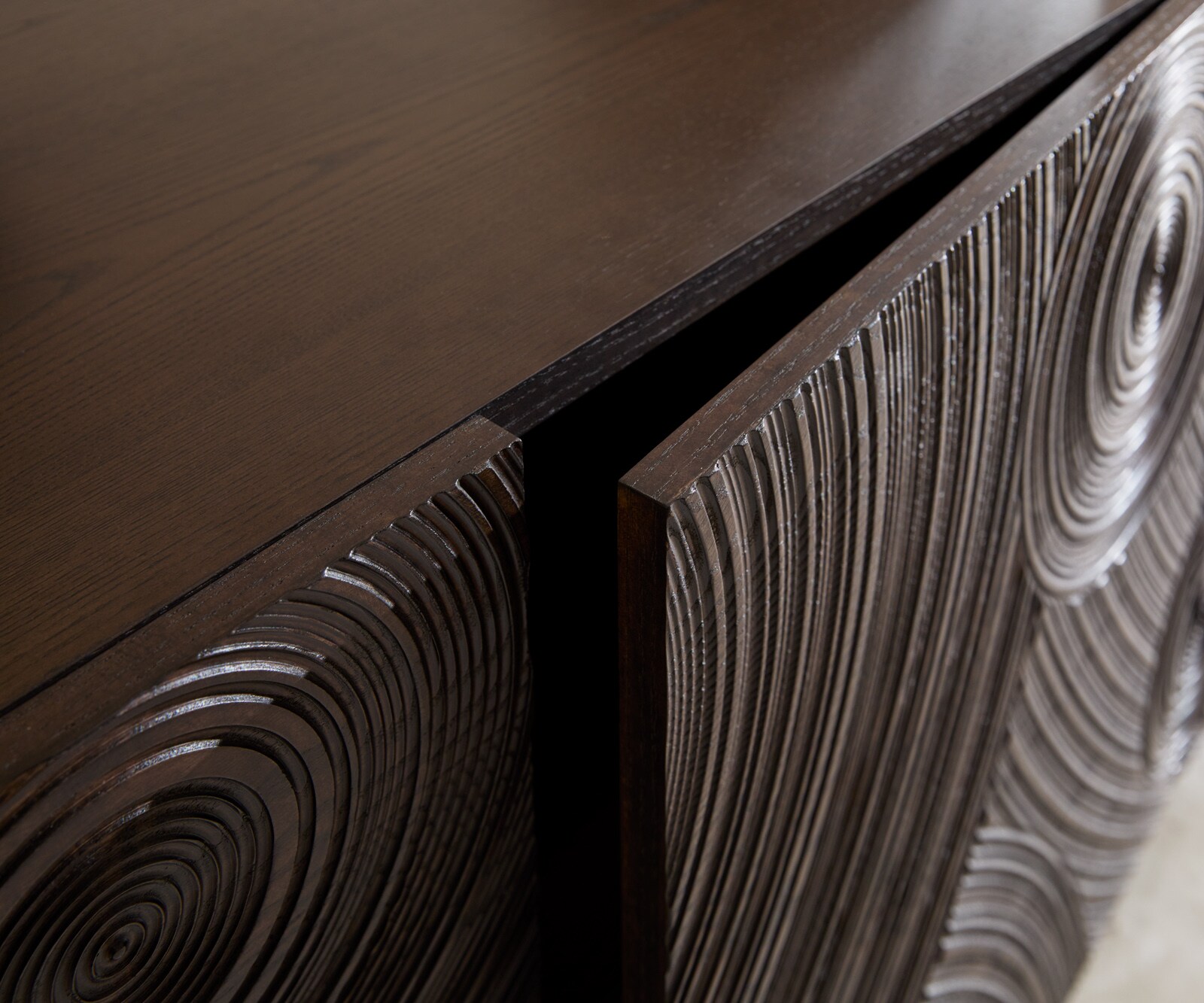 Sideboard Ashara 200 cm Esche Dunkelbraun 3D Effekt 4 Türen Kufe Edelstahl gebürstet 5