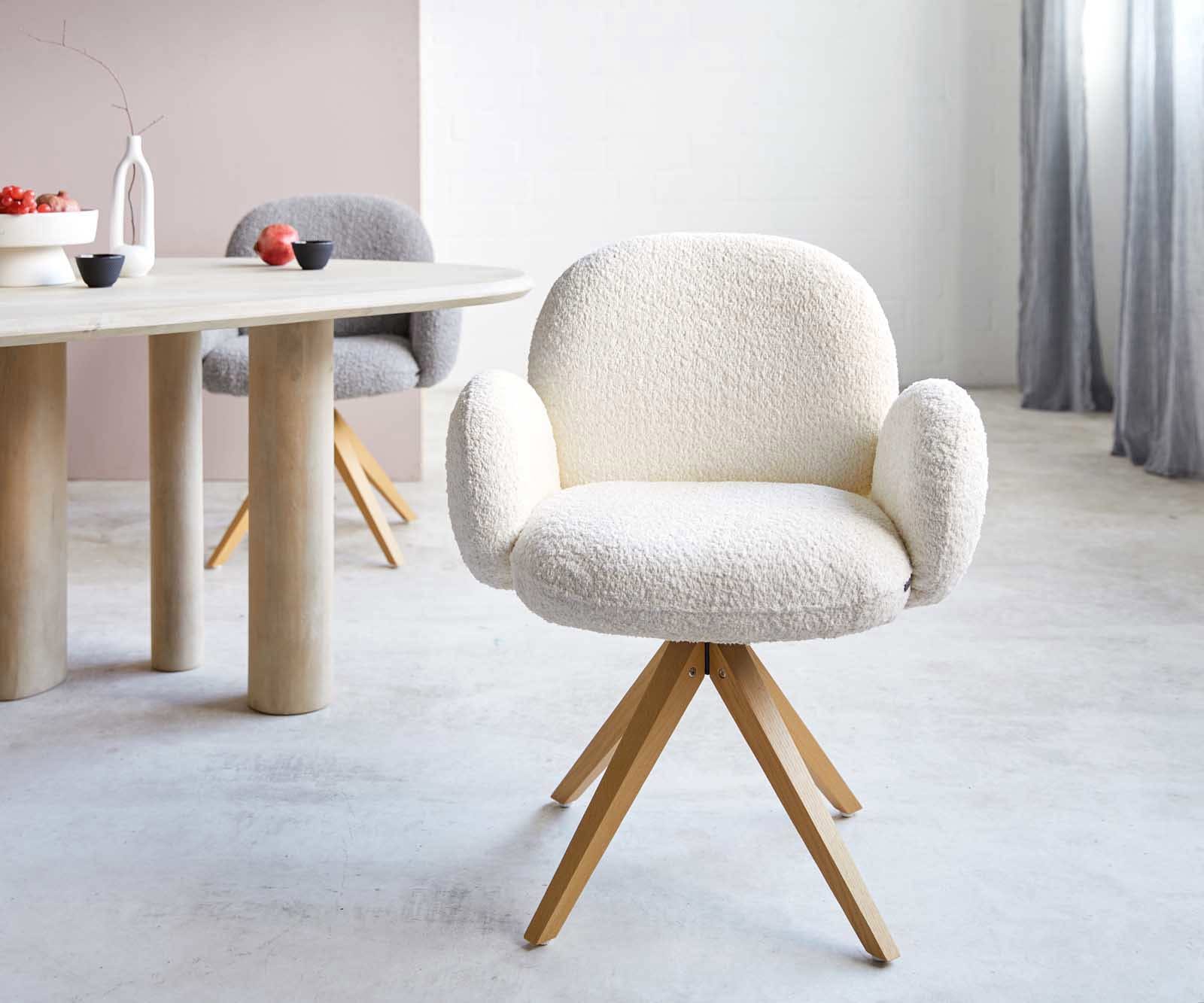 Drehstuhl Nube-Flex mit Armlehnen Bouclé Weiß Holzgestell kantig Natur 180° drehbar Taschenfederkern 1 Drehstuhl Nube-Flex mit Armlehnen Bouclé Weiß Holzgestell kantig Natur 180° drehbar Taschenfederkern 1