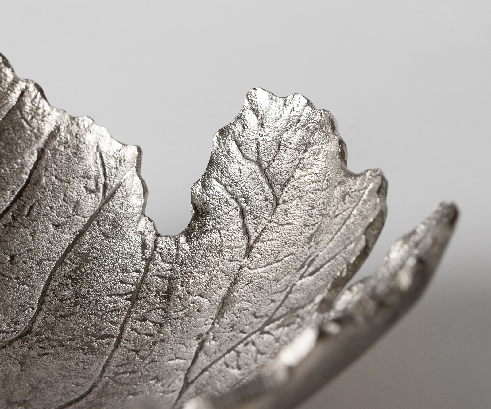 Schale Folia B41 x T38 x H12 cm Aluminium Platin Handgemacht 6