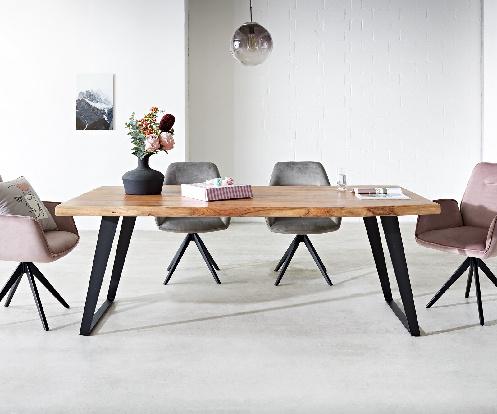 Esstisch Edge 200x100 XL Akazie Natur Metall Schräg Live-Edge 1