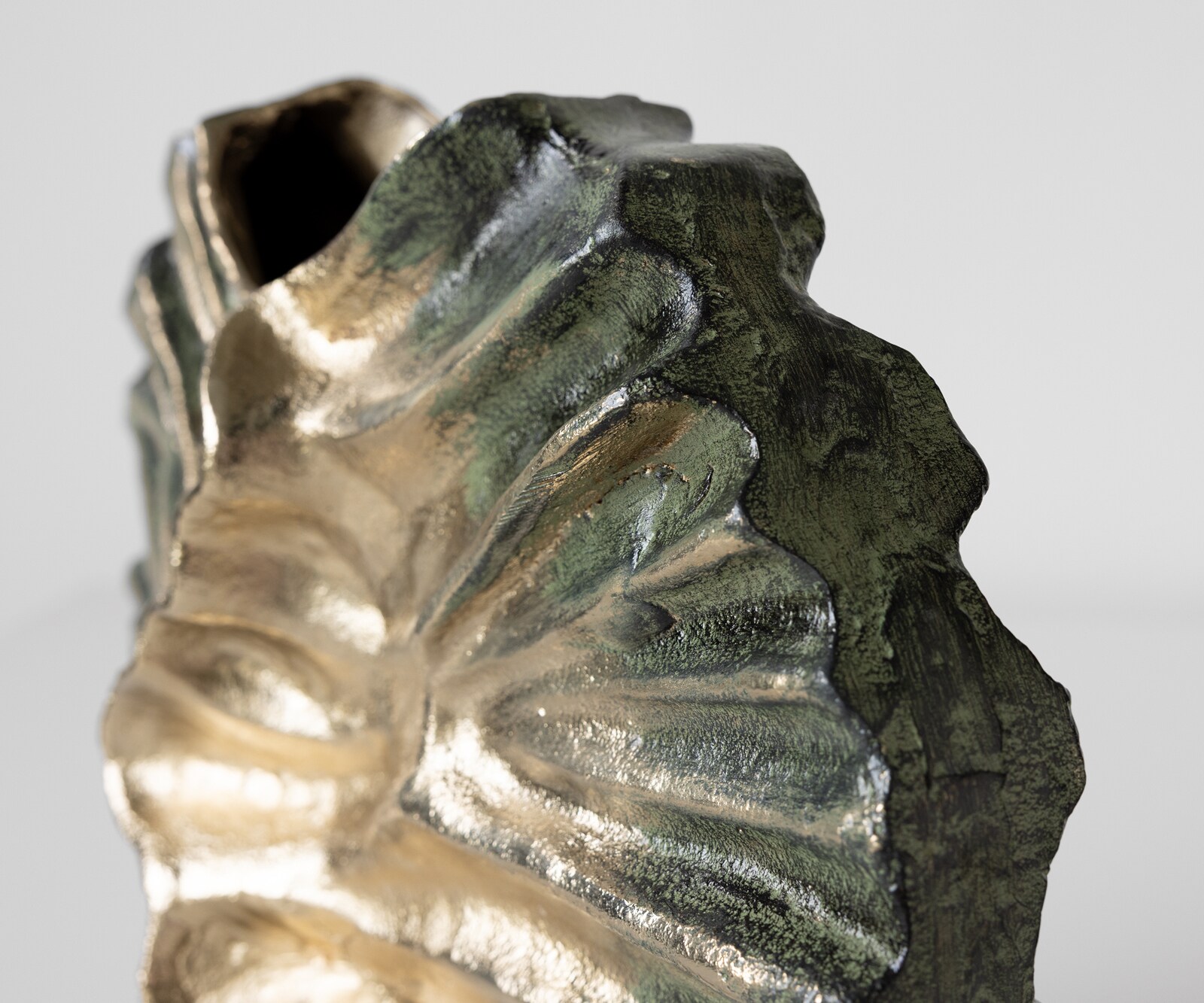 Vase Nerina B47 x T18 x H42 cm Aluminium Verde Antico Handgemacht 6