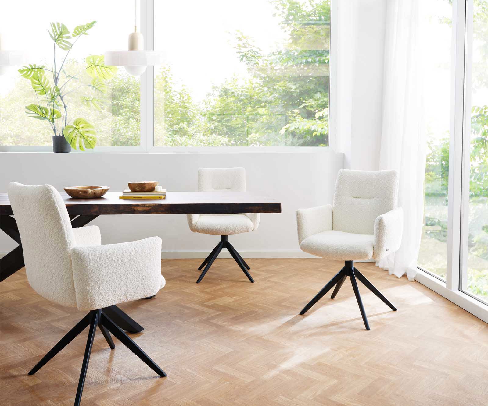 Drehstuhl Jova-Flex mit Armlehnen Bouclé Weiß Kreuzgestell breit Schwarz 360° drehbar Taschenfederkern 5