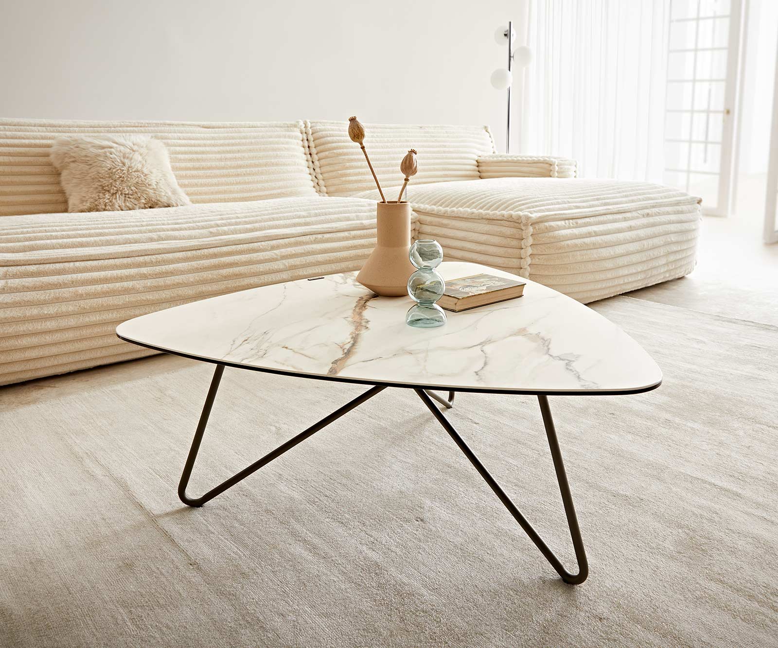 Couchtisch Ekrem 88x85 cm Keramik Calacatta Luxe Weiß-Gold-Grau Hairpin rund Metall Effektfinish Titan 1
