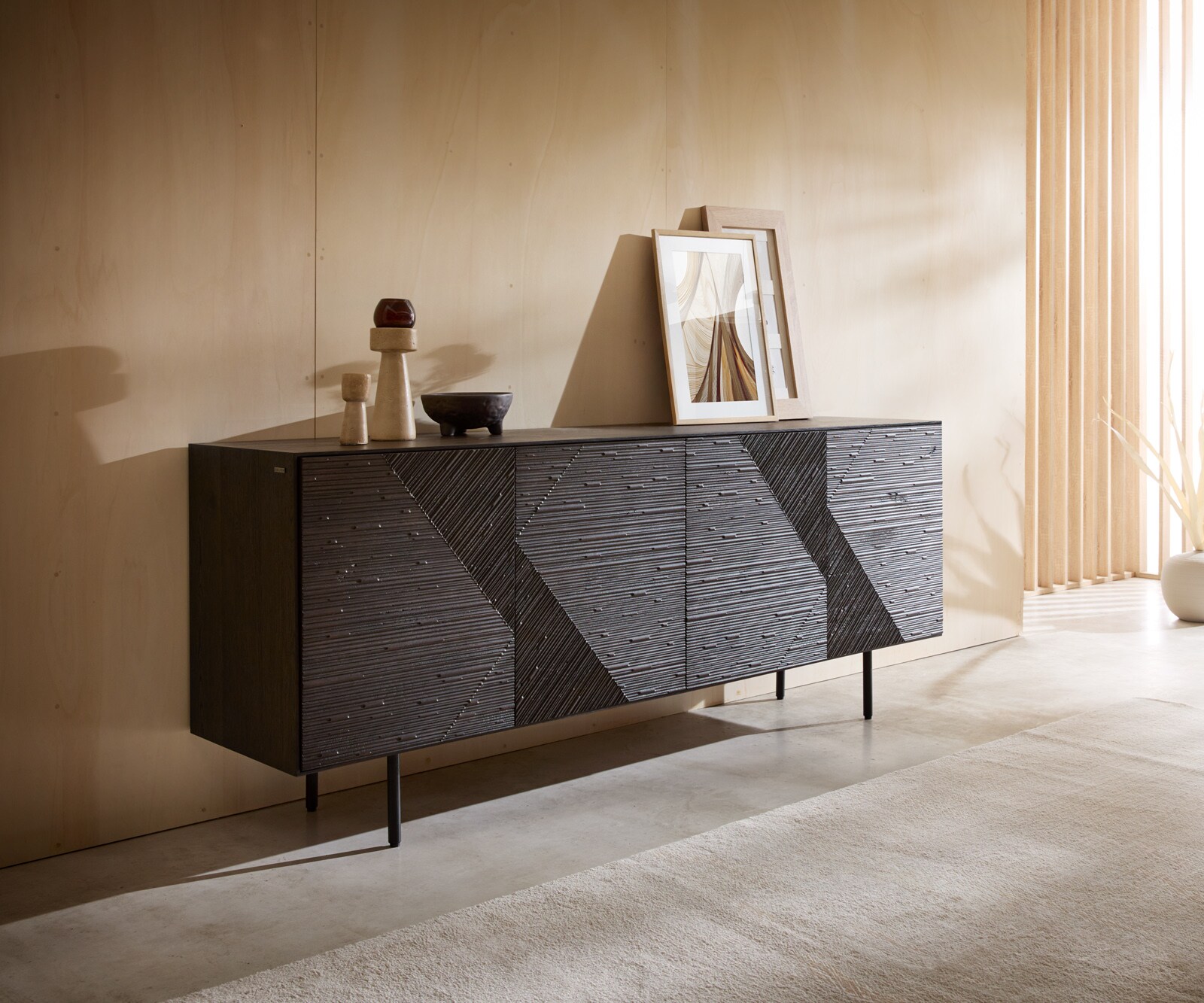 Sideboard Tereos 200 cm Esche Dunkelbraun 3D Effekt 4 Türen Rundfuß Metall Schwarz