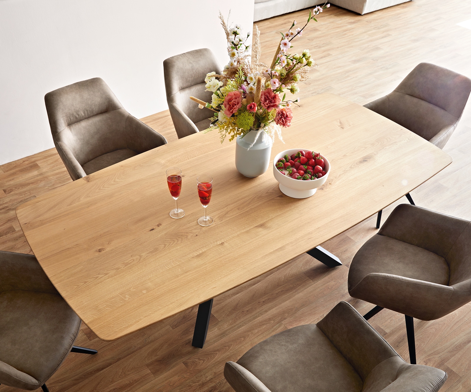 Esstisch Edge Boot 200x100x2,5-3 Eiche Natur Kreuzgestell Rechteck Schwarz Schweizer Kante 2