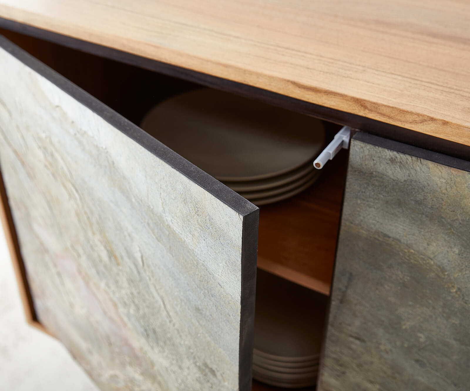 Sideboard Juwelo 150 cm Akazie Natur mit Steinfurnier  6