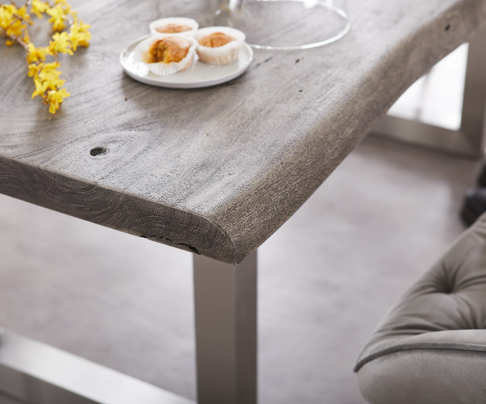 Esstisch Edge 220x100cm XL Akazie Platin Edelstahl breit Live-Edge 4 Esstisch Edge 220x100cm XL Akazie Platin Edelstahl breit Live-Edge 4