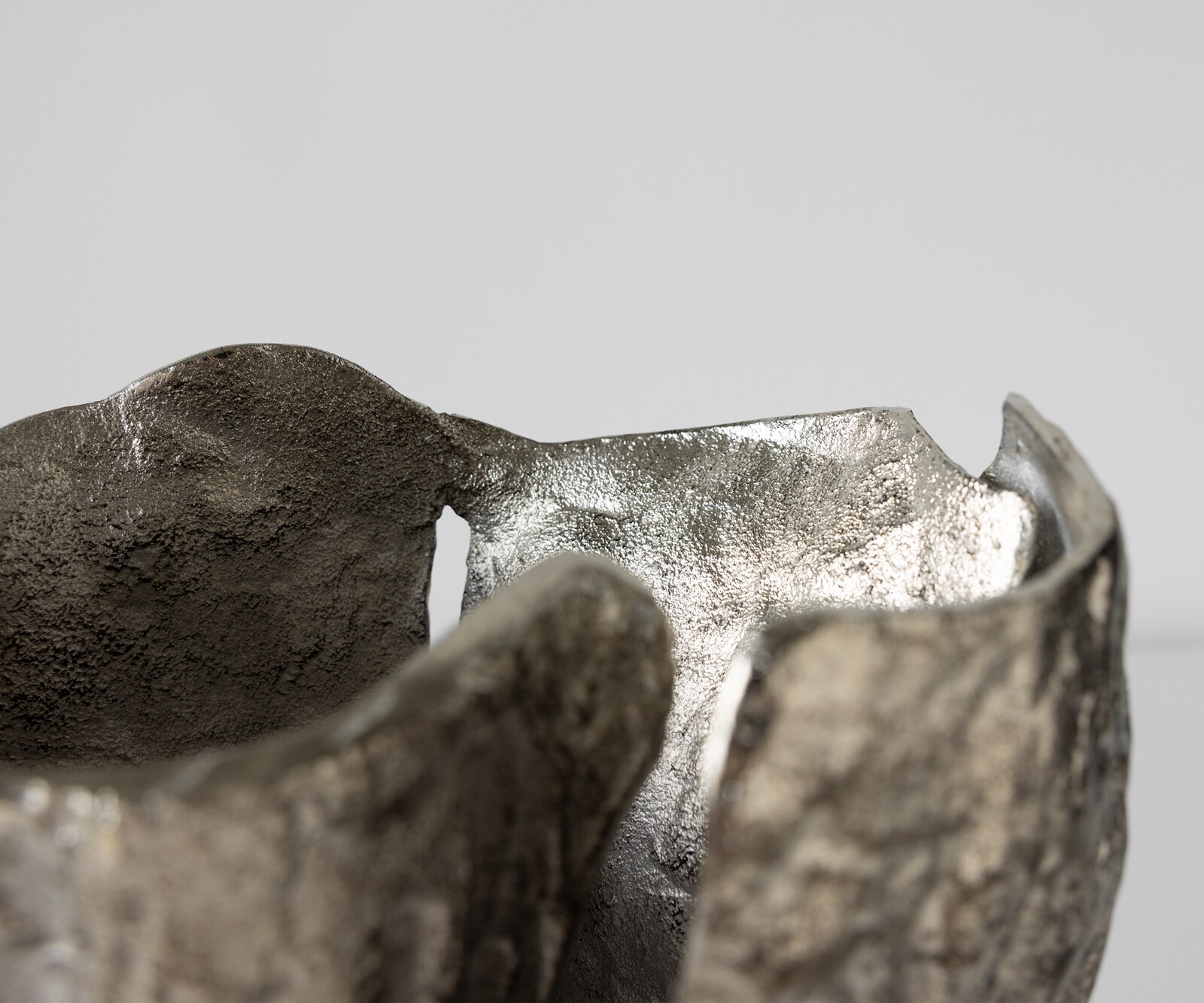Vase Cortana B25 x T19 x H47 cm Aluminium Platin Handgemacht 5