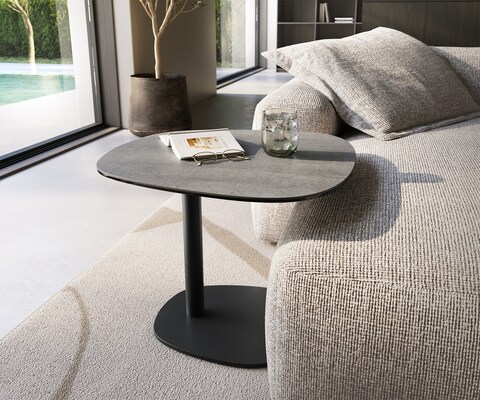 Beistelltisch Edge Boot 60x60 cm Keramik Beton Grau Eleny Metall Schwarz