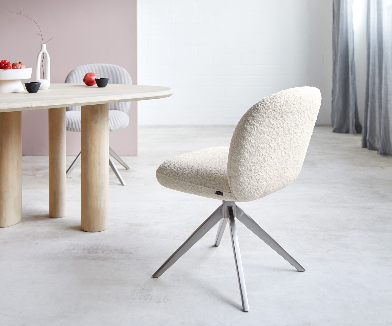 Drehstuhl Nube-Flex Bouclé Weiß Kreuzgestell breit Edelstahl 360° drehbar Taschenfederkern 4 Drehstuhl Nube-Flex Bouclé Weiß Kreuzgestell breit Edelstahl 360° drehbar Taschenfederkern 4