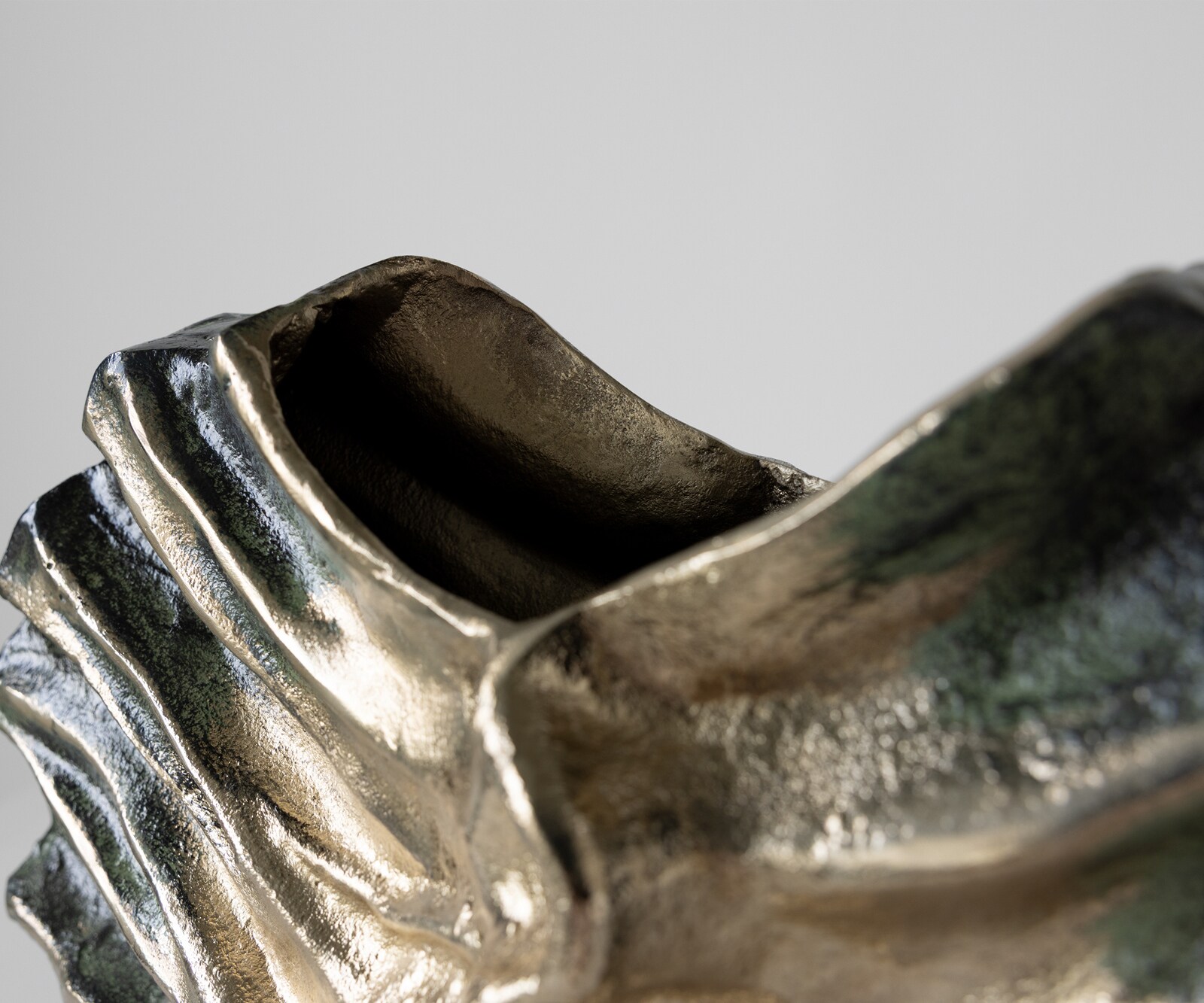 Vase Nerina B47 x T18 x H42 cm Aluminium Verde Antico Handgemacht 5