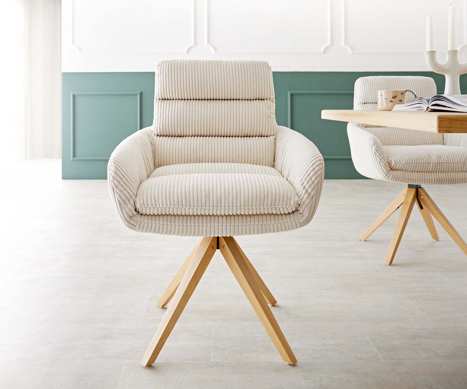 Esszimmerstuhl Abelia-Flex mit Armlehnen Cord Beige Holzgestell kantig Natur 1