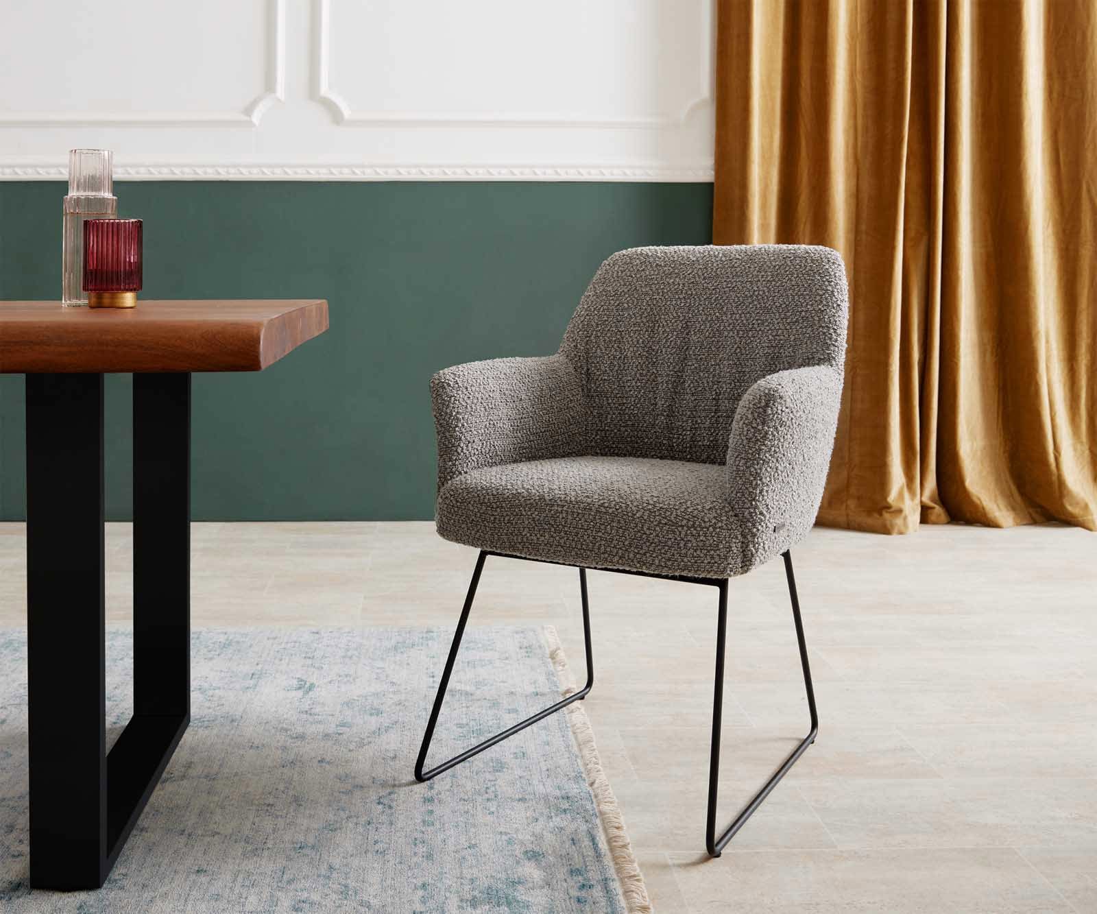 Esszimmerstuhl Xana-Flex mit Armlehnen Bouclé Silbergrau Kufengestell Schwarz Taschenfederkern Esszimmerstuhl Xana-Flex mit Armlehnen Bouclé Silbergrau Kufengestell Schwarz Taschenfederkern