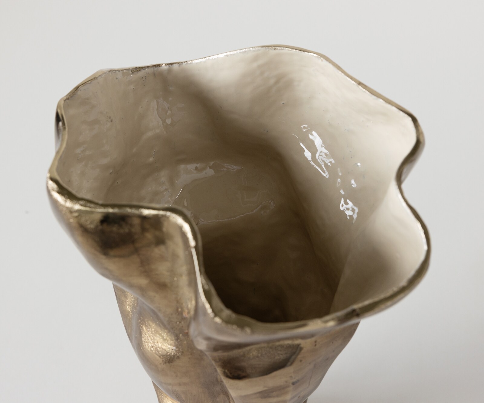 Vase Mimoro B28 x T24 x H38 cm Aluminium Champagner Ivory Handgemacht 4