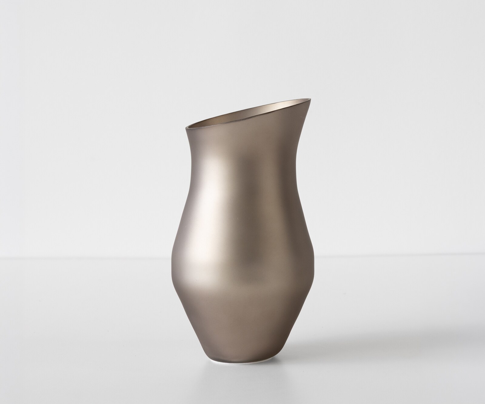Vase Curvia l18 x P11 x H41 cm Verre Opal Soufflé à la bouche