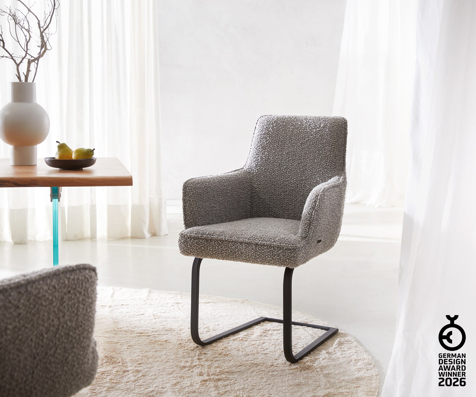 Freischwinger Heira-Flex mit Armlehnen Bouclé Silbergrau Freischwinger flach Schwarz Taschenfederkern
